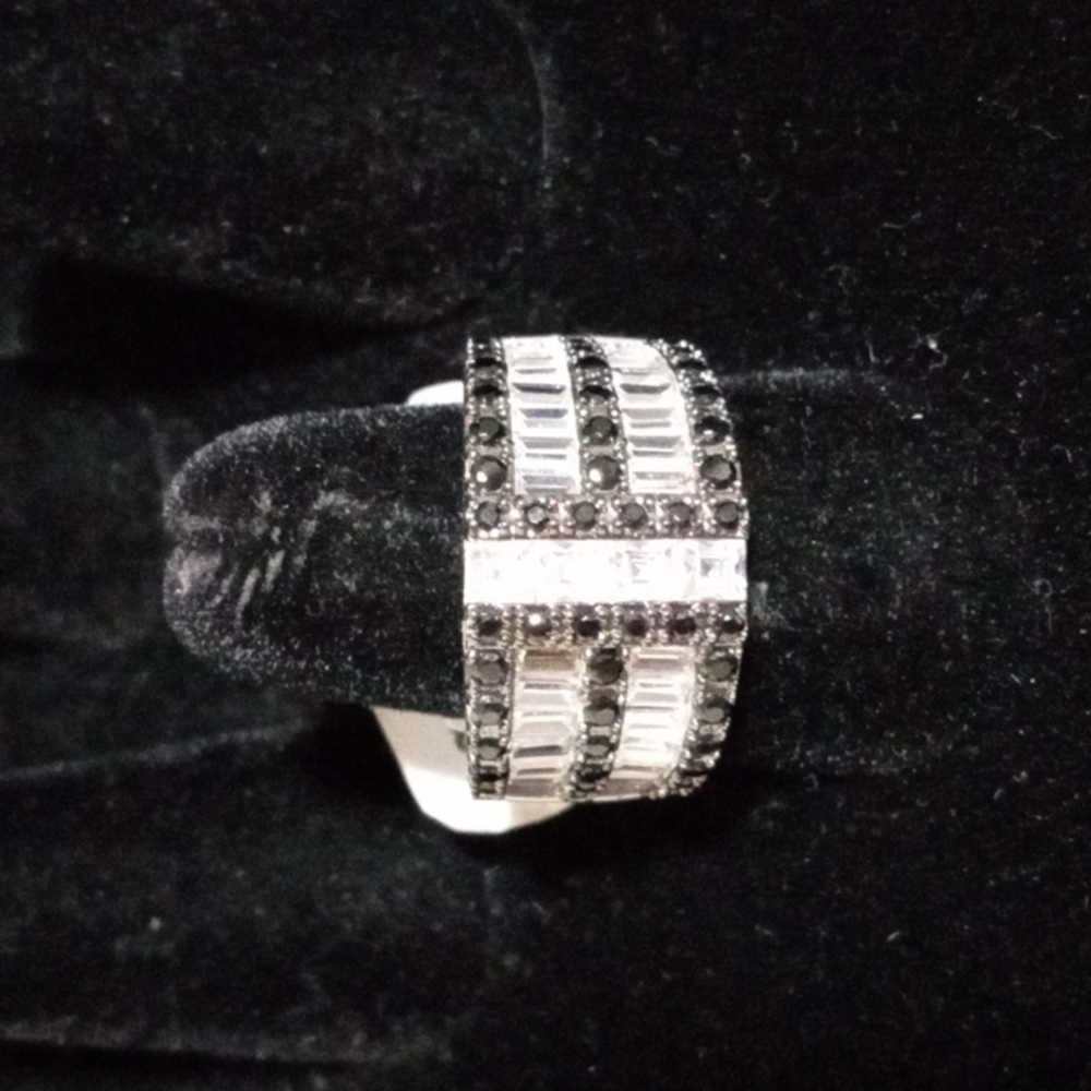 Surge ring